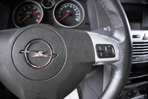 Хетчбэк Opel Astra 2012 года, 699000 рублей, Пермь