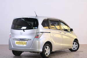 Минивэн Honda Freed 2012 года, 1199000 рублей, Омск