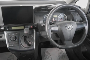 Минивэн Toyota Wish 2009 года, 1349000 рублей, Кемерово