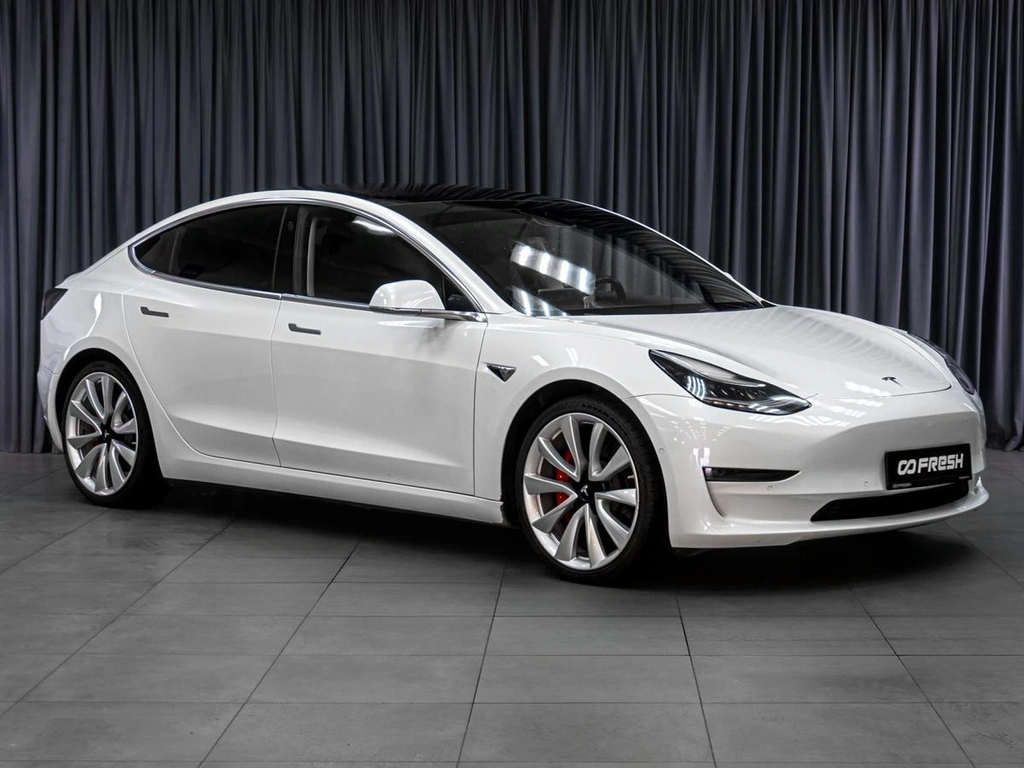 Седан Tesla Model 3 2019 года, 3769000 рублей, Тюмень