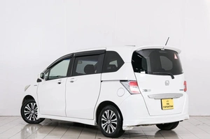 Минивэн Honda Freed 2014 года, 1249000 рублей, Красноярск