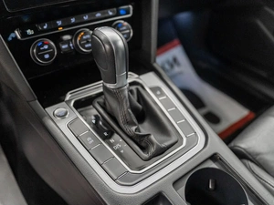 Седан Volkswagen Passat 2018 года, 2300000 рублей, Красноярск