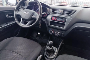 Седан Kia Rio 2013 года, 420000 рублей, Солонцы