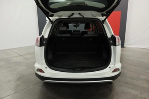 Внедорожник Toyota RAV4 2016 года, 2600000 рублей, Курск