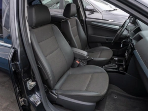 Седан Opel Astra 2013 года, 799000 рублей, Саратов