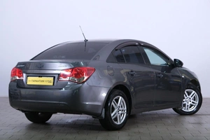 Седан Chevrolet Cruze 2010 года, 639000 рублей, Омск