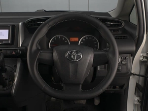 Минивэн Toyota Wish 2012 года, 1540000 рублей, Омск
