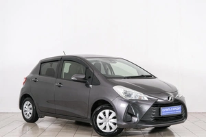 Хетчбэк Toyota Vitz 2019 года, 969000 рублей, Красноярск