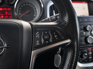 Хетчбэк Opel Astra GTC 2014 года, 1050000 рублей, Краснодар