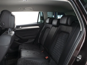 Универсал Volkswagen Passat 2017 года, 1700000 рублей, Омск