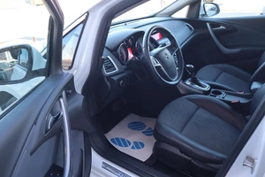 Хэтчбек Opel Astra 2013 года, 920000 рублей, Мирное