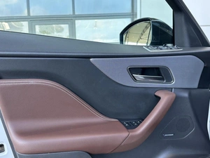 Внедорожник Jaguar F-Pace 2016 года, 3200000 рублей, Уфа