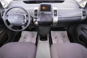 Лифтбек Toyota Prius 2008 года, 689000 рублей, Омск