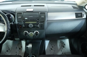 Хетчбэк Nissan Tiida 2010 года, 679000 рублей, Омск