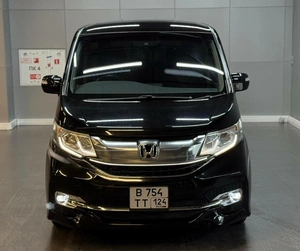 Минивэн Honda Stepwgn Spada 2017 года, 1897000 рублей, Красноярск