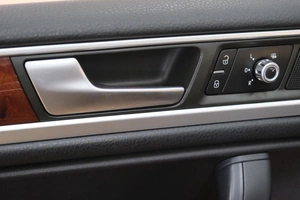 Внедорожник Volkswagen Touareg 2013 года, 2099000 рублей, Омск