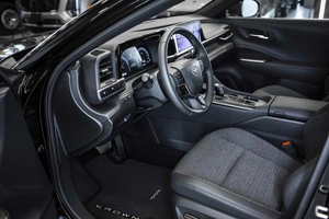 Седан Toyota Crown 2023 года, 6999999 рублей, Москва