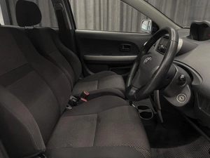 Хетчбэк Toyota Ist 2002 года, 550000 рублей, Красноярск