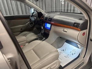 Седан Toyota Avensis 2006 года, 749000 рублей, Красноярск