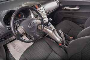 Хетчбэк Toyota Auris 2007 года, 699000 рублей, Томск