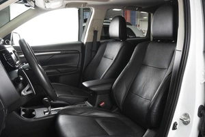 Внедорожник Mitsubishi Outlander 2015 года, 2330000 рублей, Омск