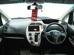 Хетчбэк Toyota Ractis 2010 года, 769000 рублей, Красноярск