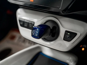 Лифтбек Toyota Prius 2017 года, 1999000 рублей, Красноярск