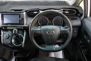 Минивэн Toyota Wish 2012 года, 1529000 рублей, Омск