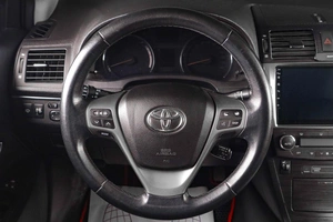 Седан Toyota Avensis 2010 года, 1039000 рублей, Тюмень