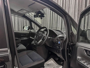 Минивэн Toyota Noah 2020 года, 1950000 рублей, Красноярск
