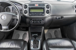 Внедорожник Volkswagen Tiguan 2010 года, 1099000 рублей, Барнаул