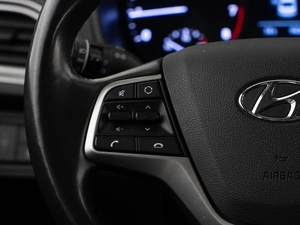 Седан Hyundai Solaris 2019 года, 1299999 рублей, Москва