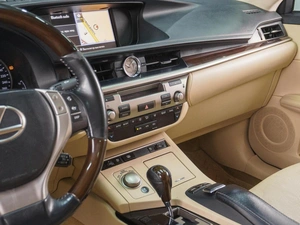 Седан Lexus ES 2013 года, 1899000 рублей, Сургут