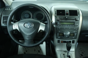 Седан Toyota Corolla 2010 года, 839000 рублей, Омск