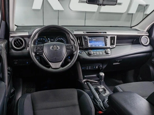 Внедорожник Toyota RAV4 2018 года, 2649000 рублей, Тюмень