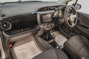 Хетчбэк Toyota Vitz 2019 года, 1189000 рублей, Челябинск