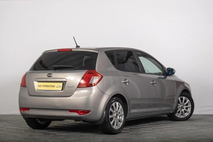 Хетчбэк Kia Ceed 2010 года, 869000 рублей, Томск