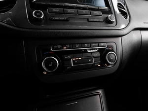 Внедорожник Volkswagen Tiguan 2012 года, 1199000 рублей, Тюмень