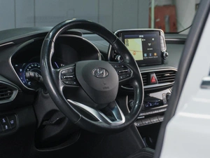 Внедорожник Hyundai Santa Fe 2018 года, 2599000 рублей, Сургут