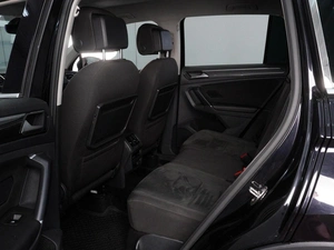 Внедорожник Volkswagen Tiguan 2017 года, 2680000 рублей, Красный Пахарь