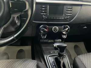 Хетчбэк Kia Rio X-Line 2018 года, 1129000 рублей, Ачинск