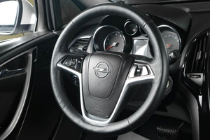 Хетчбэк Opel Astra 2010 года, 1019000 рублей, Тюмень