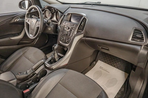 Хетчбэк Opel Astra 2012 года, 749000 рублей, Челябинск