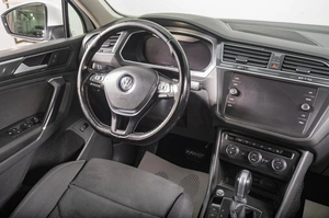 Внедорожник Volkswagen Tiguan 2018 года, 2189000 рублей, Томск