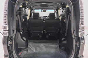 Минивэн Toyota Voxy 2018 года, 1899000 рублей, Красноярск