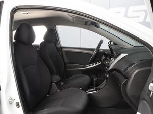 Седан Hyundai Solaris 2011 года, 810000 рублей, Омск