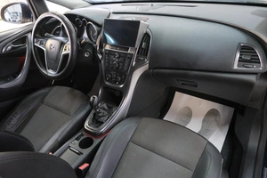 Хетчбэк Opel Astra 2011 года, 779000 рублей, Омск