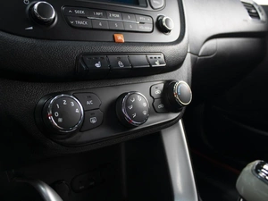 Хетчбэк Kia Ceed 2013 года, 820000 рублей, Омск