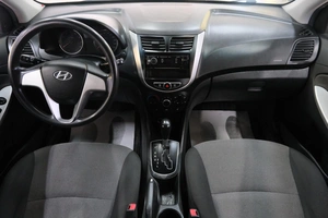 Седан Hyundai Solaris 2011 года, 769000 рублей, Омск