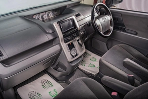 Минивэн Toyota Voxy 2008 года, 1329000 рублей, Томск